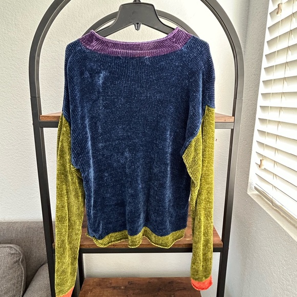 Ani Barrie Sweater - Picture 2 of 3
